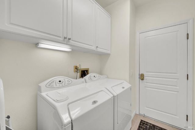 206 Heirloom Ct, Vacaville, CA 95687