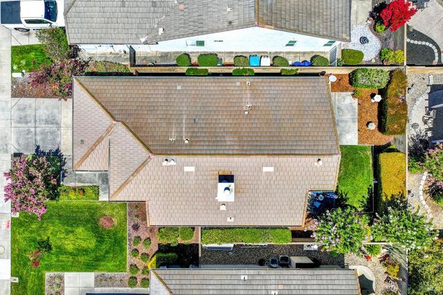 206 Heirloom Ct, Vacaville, CA 95687