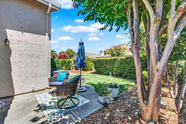 206 Heirloom Ct, Vacaville, CA 95687
