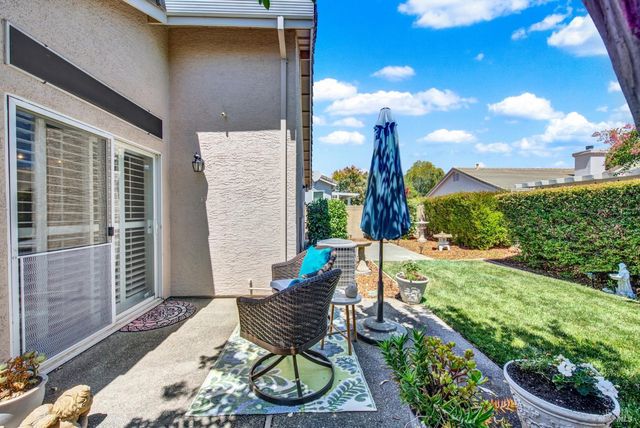 206 Heirloom Ct, Vacaville, CA 95687