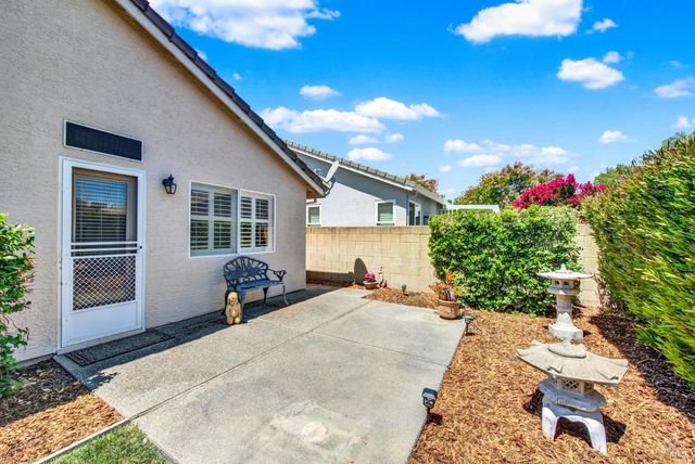 206 Heirloom Ct, Vacaville, CA 95687