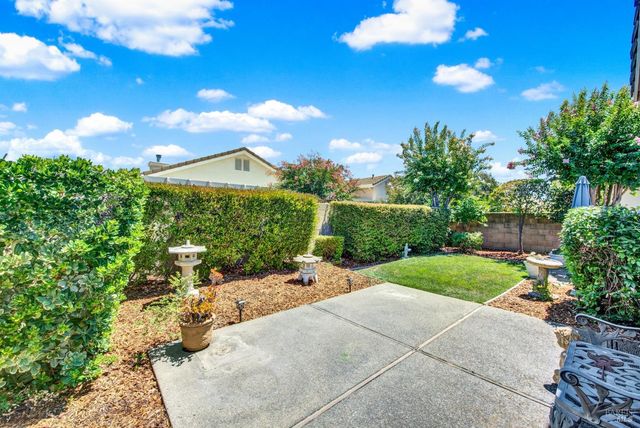 206 Heirloom Ct, Vacaville, CA 95687
