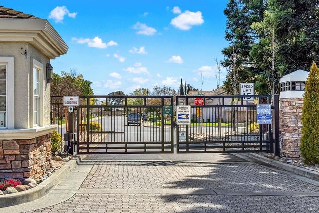 206 Heirloom Ct, Vacaville, CA 95687