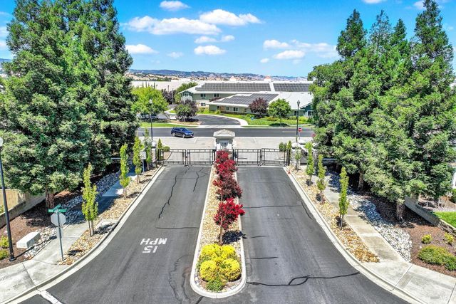 206 Heirloom Ct, Vacaville, CA 95687