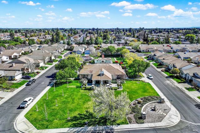 206 Heirloom Ct, Vacaville, CA 95687