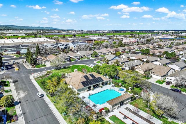 206 Heirloom Ct, Vacaville, CA 95687