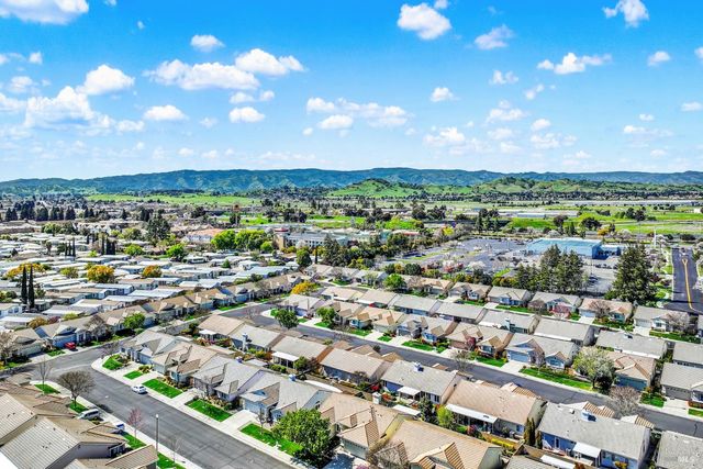206 Heirloom Ct, Vacaville, CA 95687