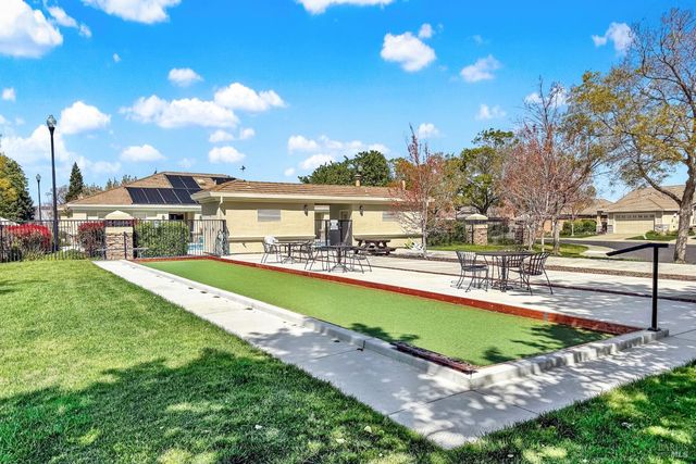 206 Heirloom Ct, Vacaville, CA 95687