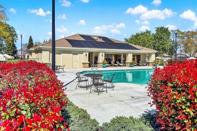 206 Heirloom Ct, Vacaville, CA 95687