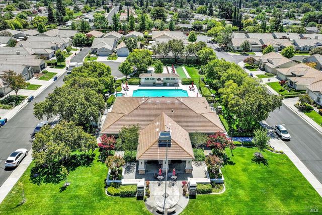 206 Heirloom Ct, Vacaville, CA 95687