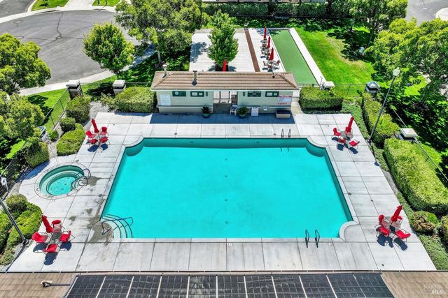 206 Heirloom Ct, Vacaville, CA 95687