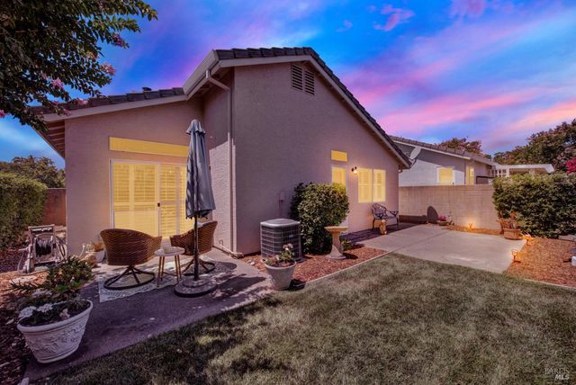 206 Heirloom Ct, Vacaville, CA 95687