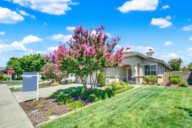 206 Heirloom Ct, Vacaville, CA 95687