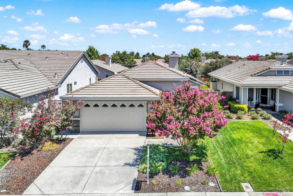 206 Heirloom Ct, Vacaville, CA 95687