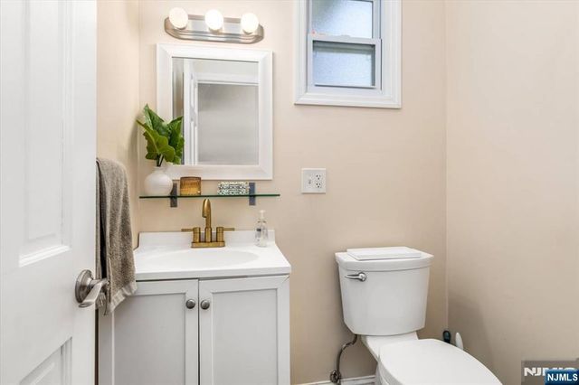 36 Hasbrouck Place, Rutherford, NJ 07070