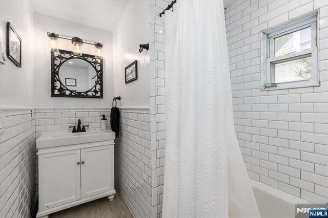 36 Hasbrouck Place, Rutherford, NJ 07070