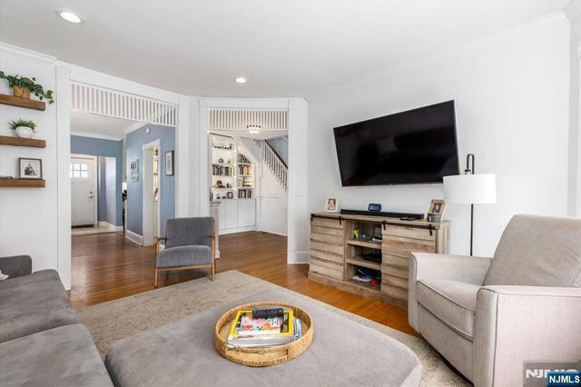36 Hasbrouck Place, Rutherford, NJ 07070