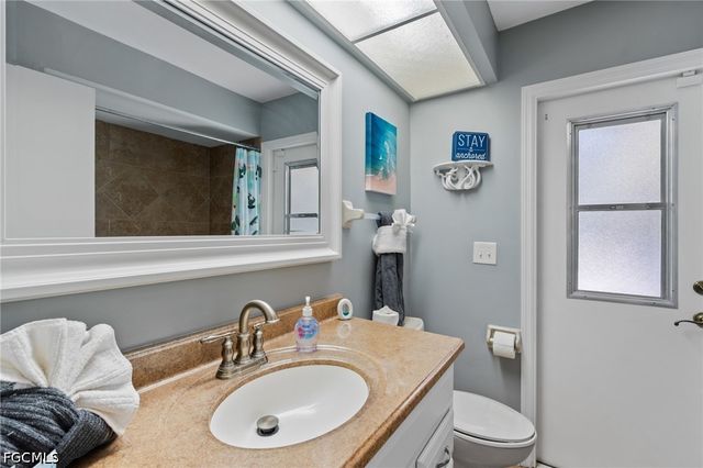 1906 Everest PKWY, Cape Coral, FL 33904