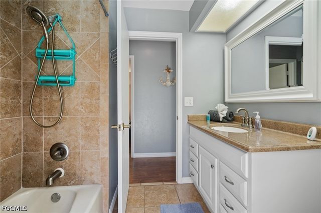 1906 Everest PKWY, Cape Coral, FL 33904