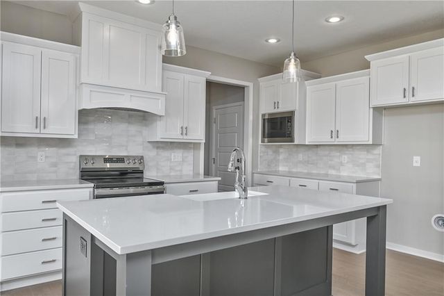 2739 W Park Street, Olathe, KS 66061