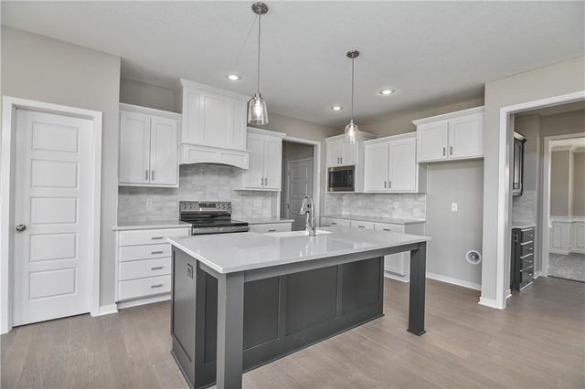 2739 W Park Street, Olathe, KS 66061