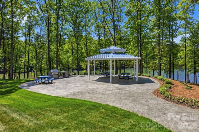 127 Lake Cove Way, Mooresville, NC 28115