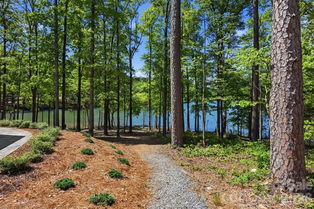 127 Lake Cove Way, Mooresville, NC 28115