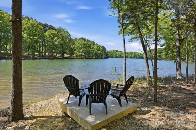 127 Lake Cove Way, Mooresville, NC 28115