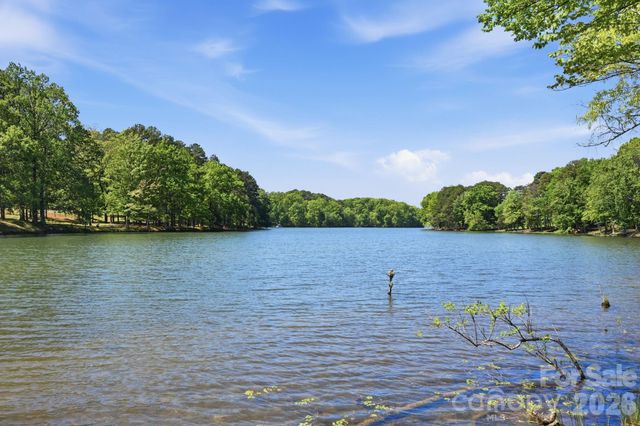 127 Lake Cove Way, Mooresville, NC 28115
