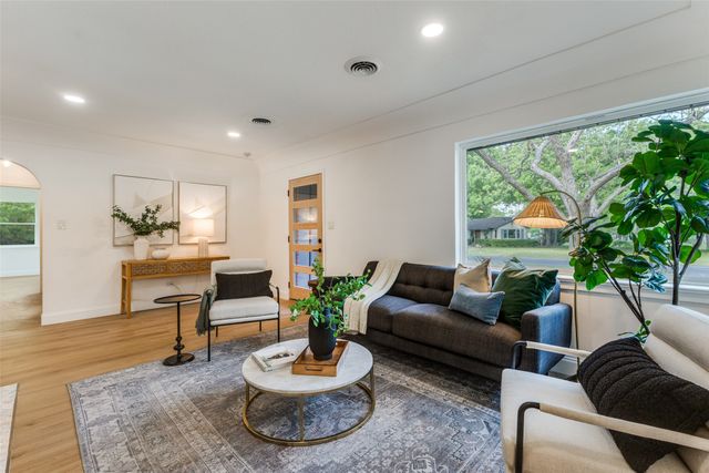 1404 El Campo Drive, Dallas, TX 75218