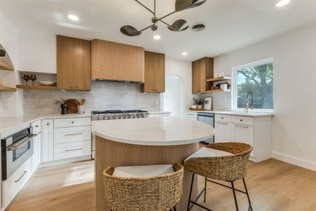 1404 El Campo Drive, Dallas, TX 75218