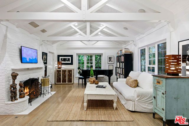 1762 Nichols Canyon Road, Los Angeles, CA 90046