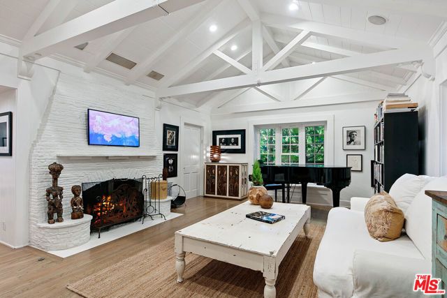 1762 Nichols Canyon Road, Los Angeles, CA 90046