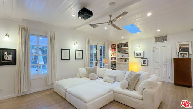 1762 Nichols Canyon Road, Los Angeles, CA 90046