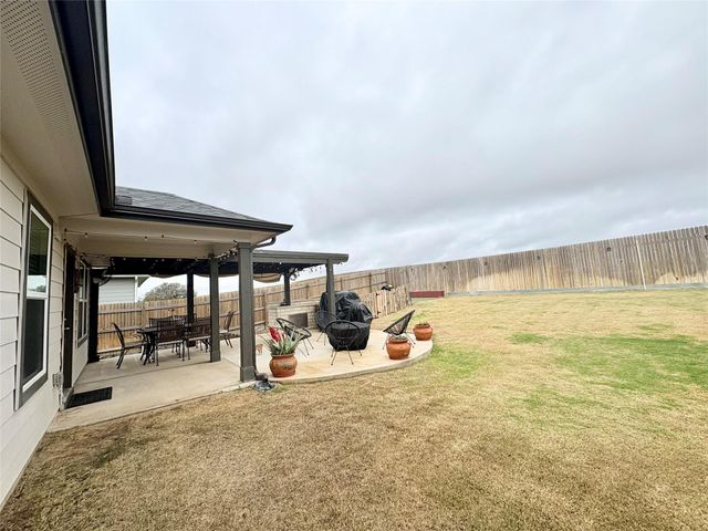 444 Hunter LOOP, Bertram, TX 78605