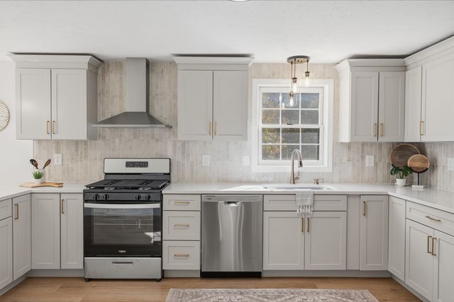 10 Twilight Path, Derry, NH 03038