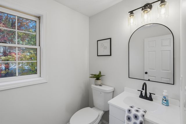 10 Twilight Path, Derry, NH 03038