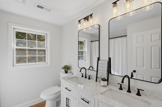10 Twilight Path, Derry, NH 03038