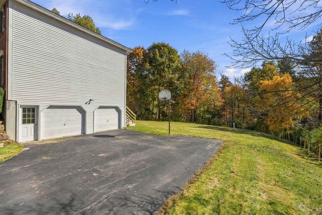 10 Twilight Path, Derry, NH 03038