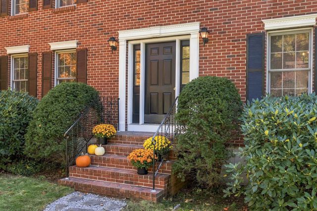 10 Twilight Path, Derry, NH 03038