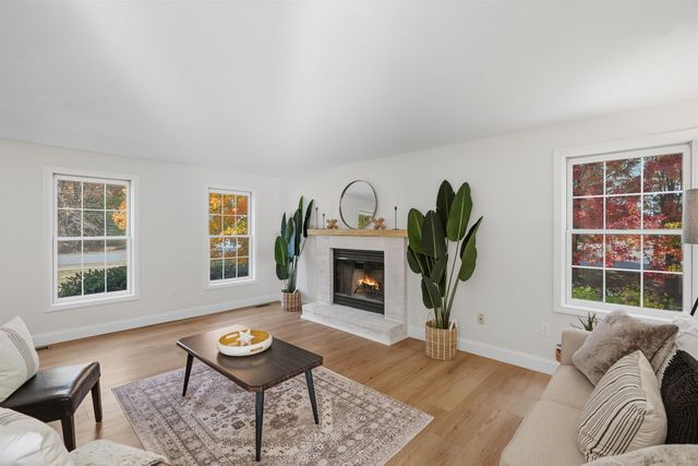10 Twilight Path, Derry, NH 03038