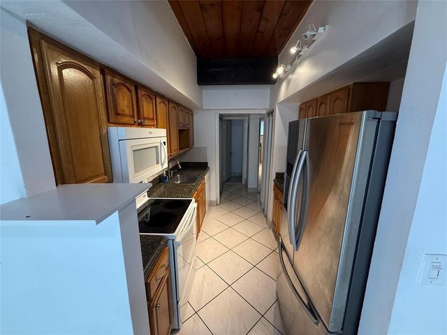 19428 NE 26th Avenue 103b, Miami, FL 33180