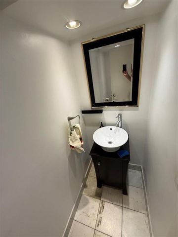 19428 NE 26th Avenue 103b, Miami, FL 33180