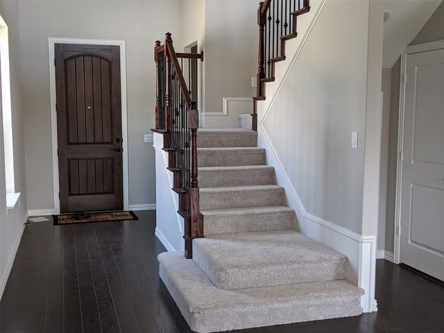 260 Lee Roy Jordan, Irving, TX 75063