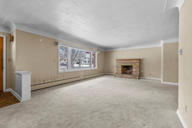 1362 Belmont Lane W, Roseville, MN 55113