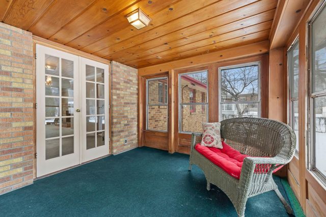 1362 Belmont Lane W, Roseville, MN 55113