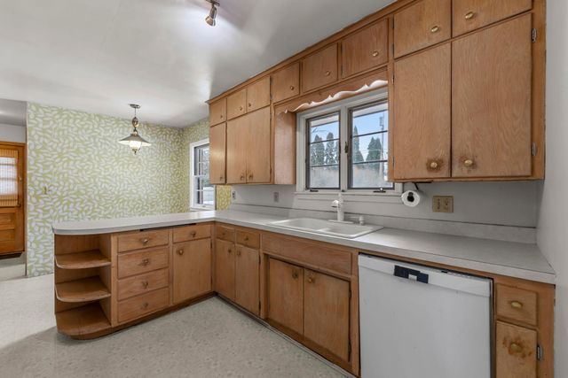 1362 Belmont Lane W, Roseville, MN 55113