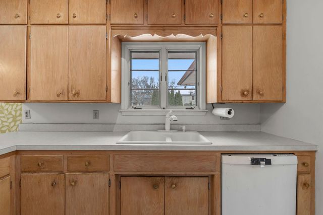 1362 Belmont Lane W, Roseville, MN 55113