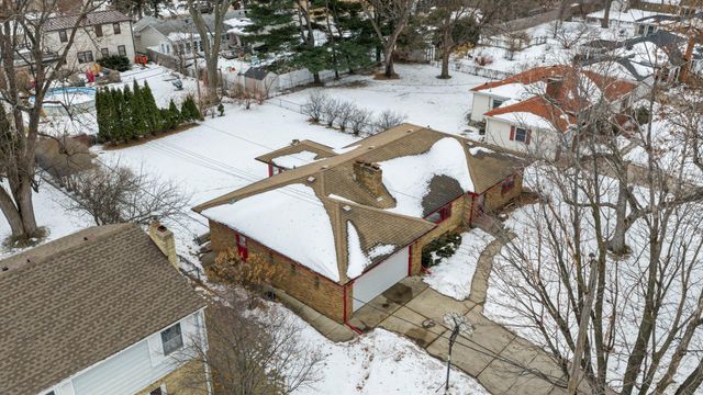 1362 Belmont Lane W, Roseville, MN 55113