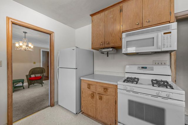 1362 Belmont Lane W, Roseville, MN 55113